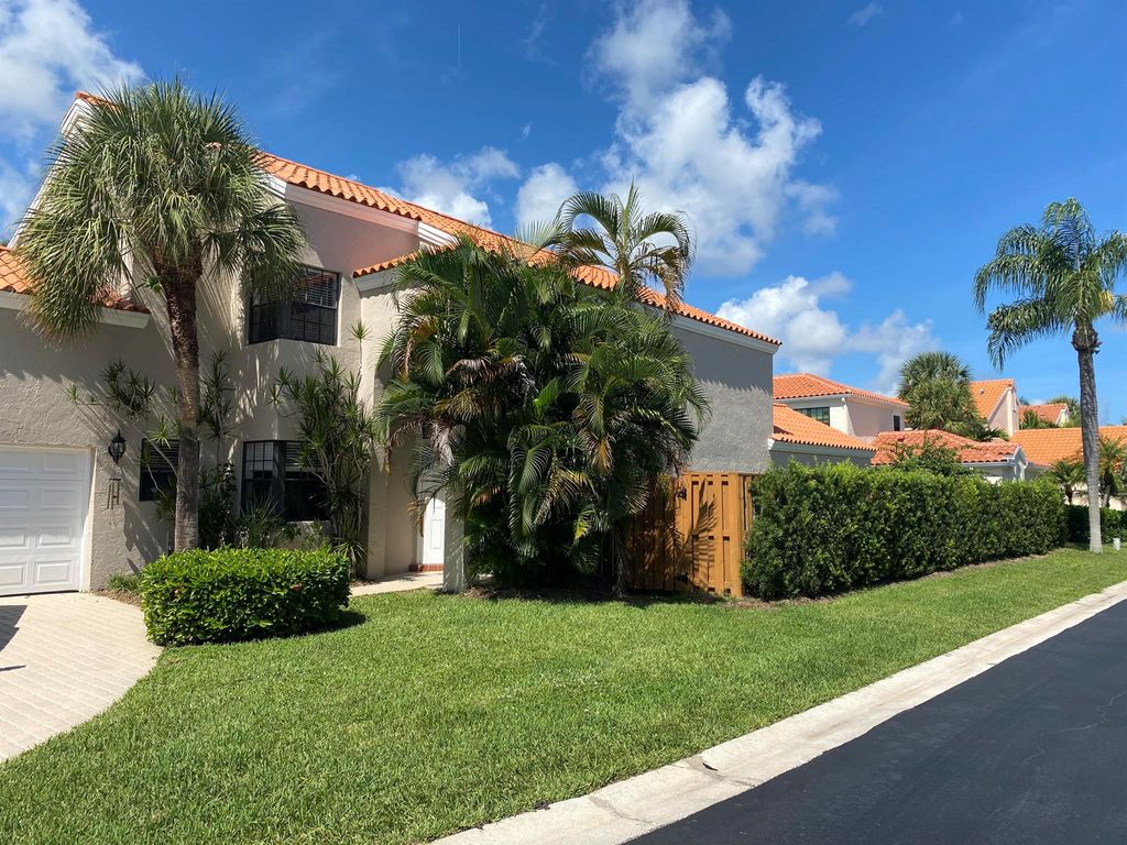 Photo of 2579 La Lique Circle, Palm Beach Gardens, FL 33410 (MLS # R10981638)