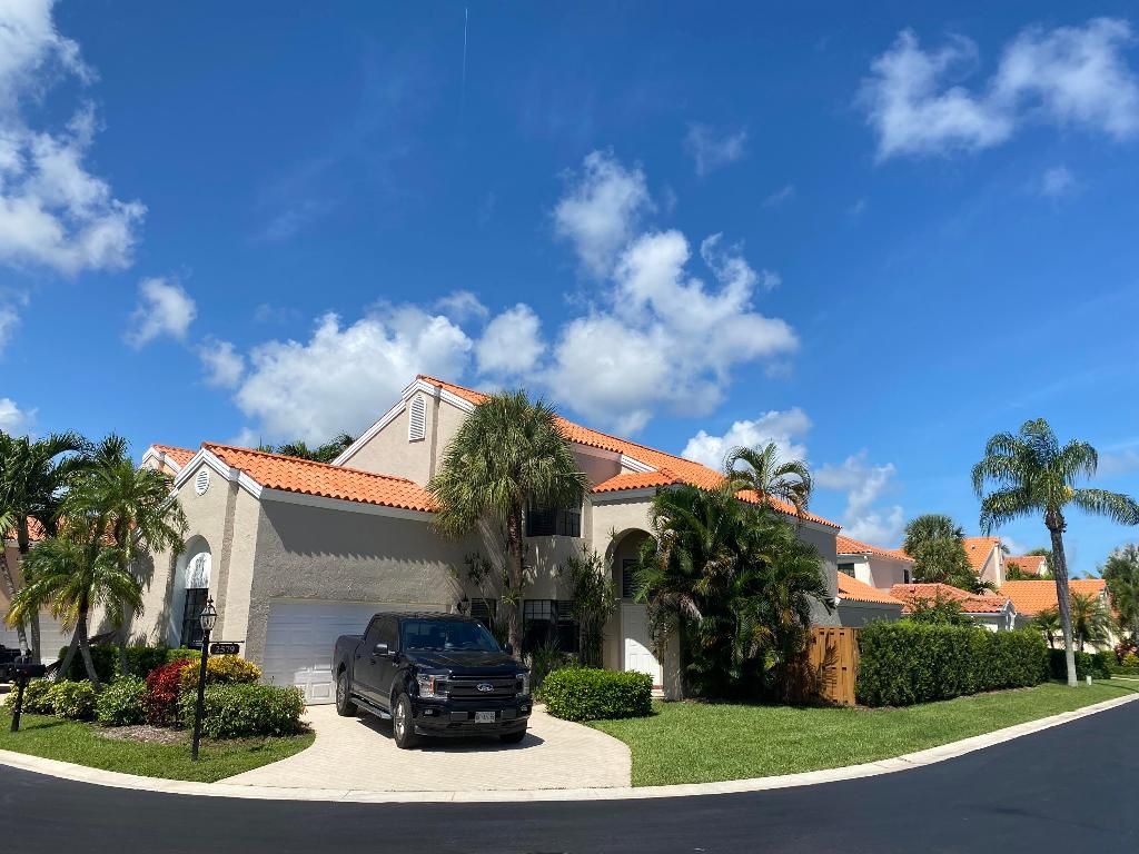 Photo of 2579 La Lique Circle, Palm Beach Gardens, FL 33410 (MLS # R10981638)