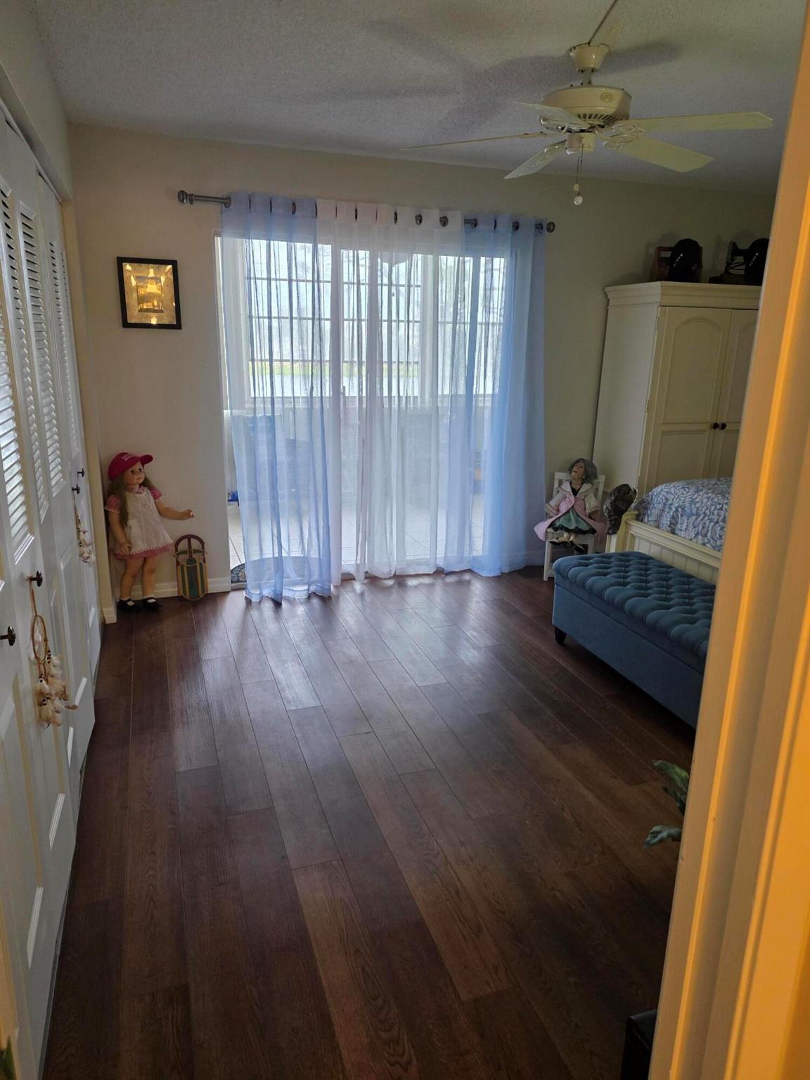 SOUTHAMPTON CONDO - Residential