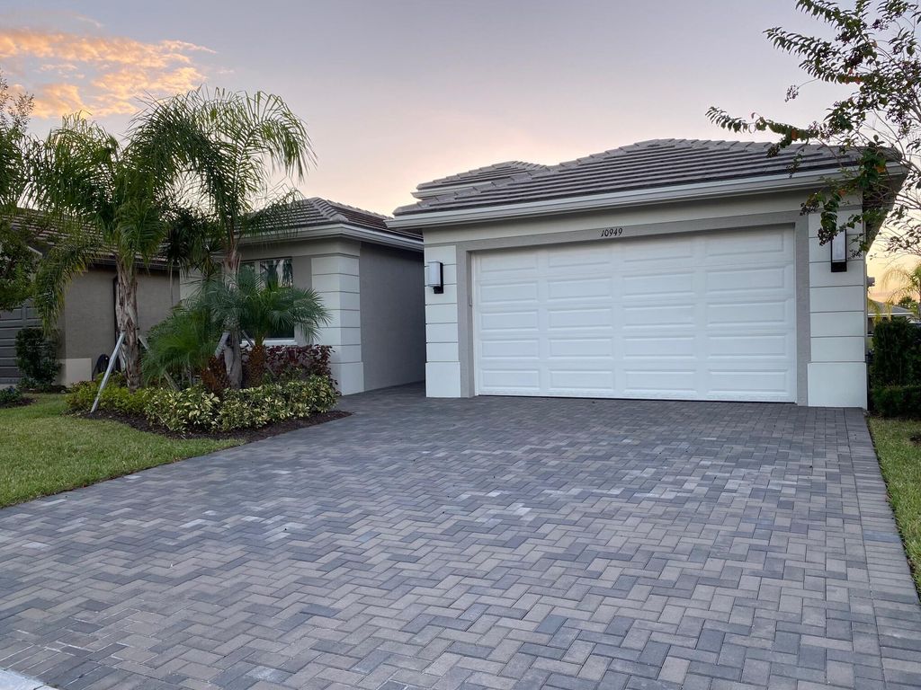 Photo of 10949 SW Sunray Street, Port Saint Lucie, FL 34987 (MLS # R10920558)