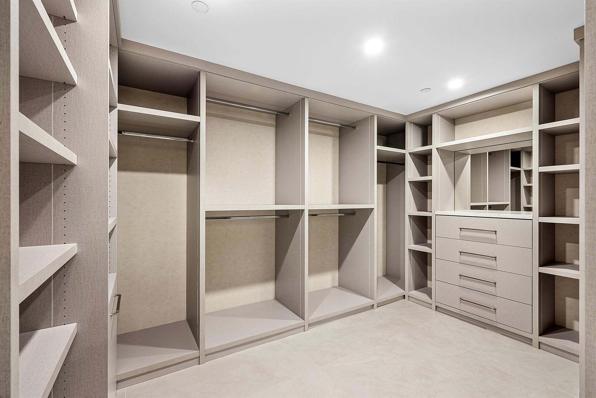 200 EAST PALMETTO PARK CO - Residential