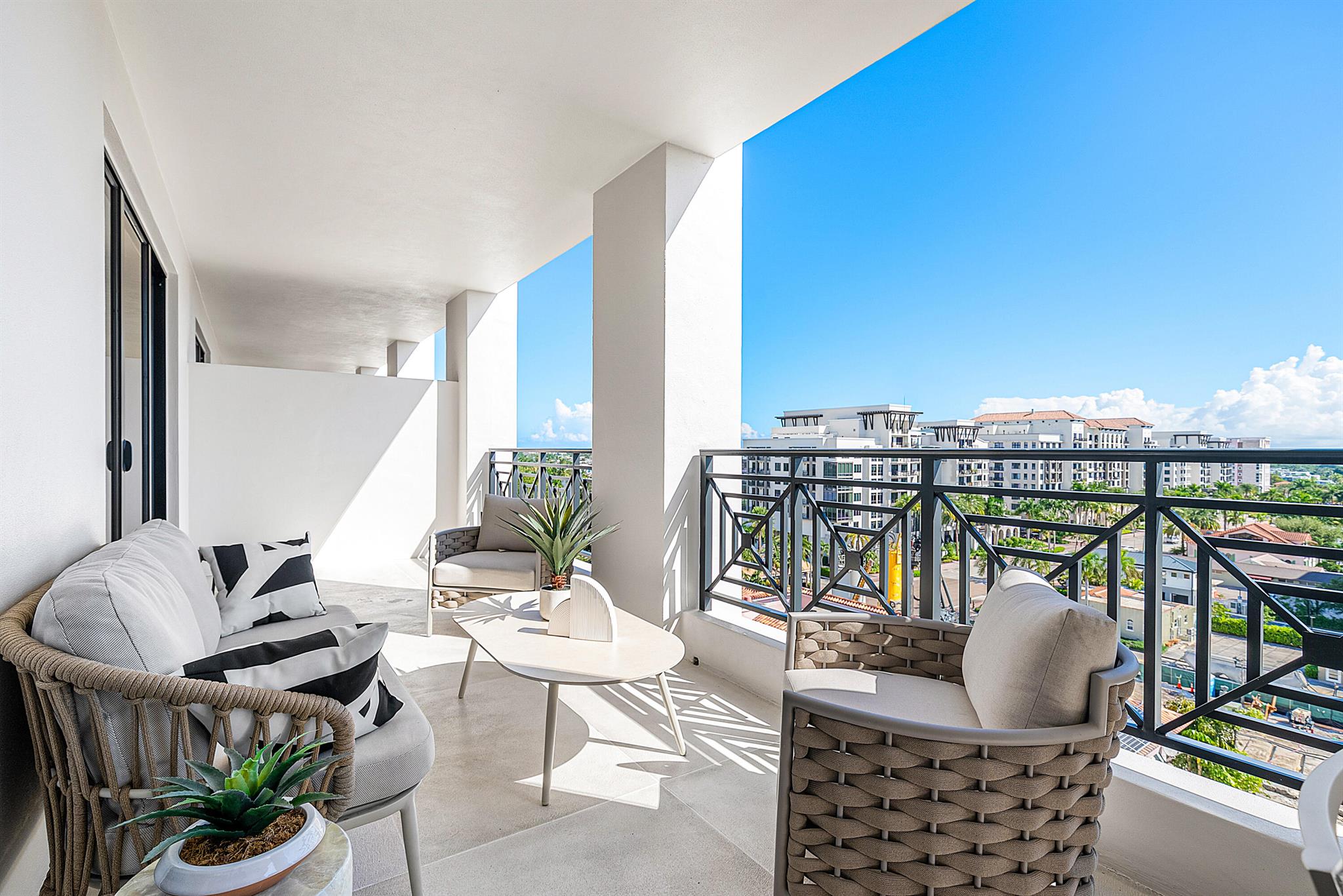200 EAST PALMETTO PARK CO - Residential