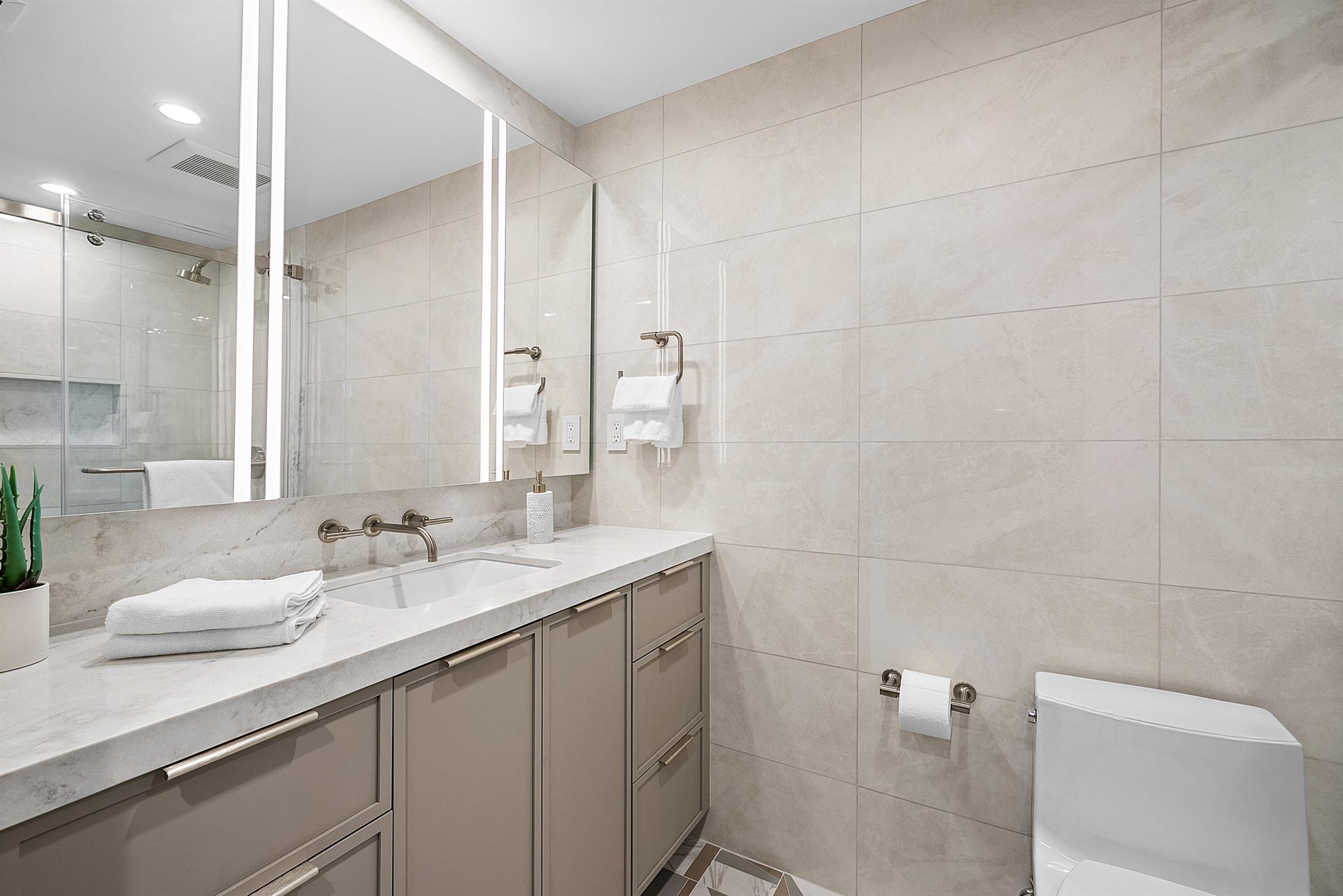 200 EAST PALMETTO PARK CO - Residential