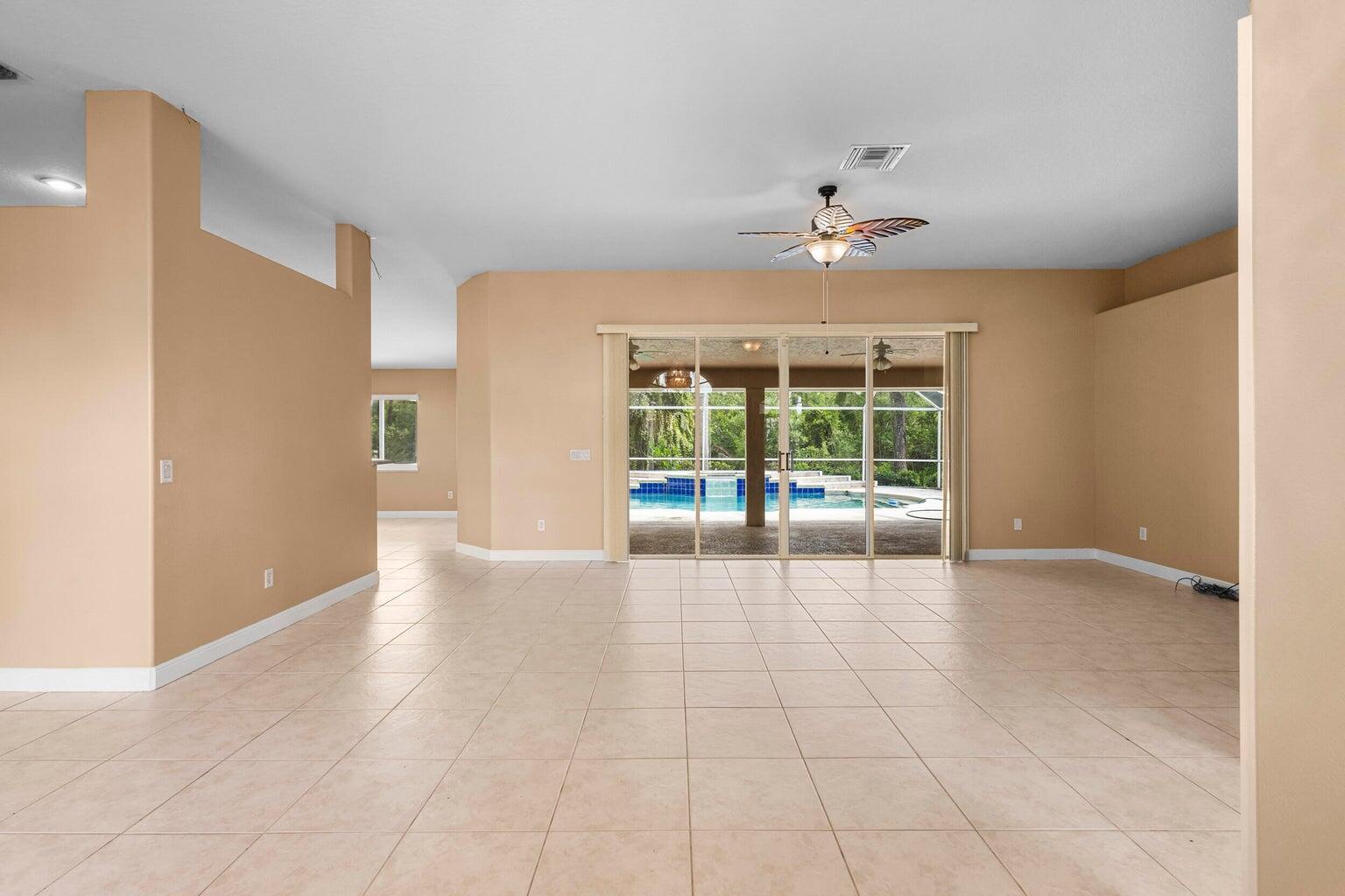 COUNTRY CLUB POINTE - Residential