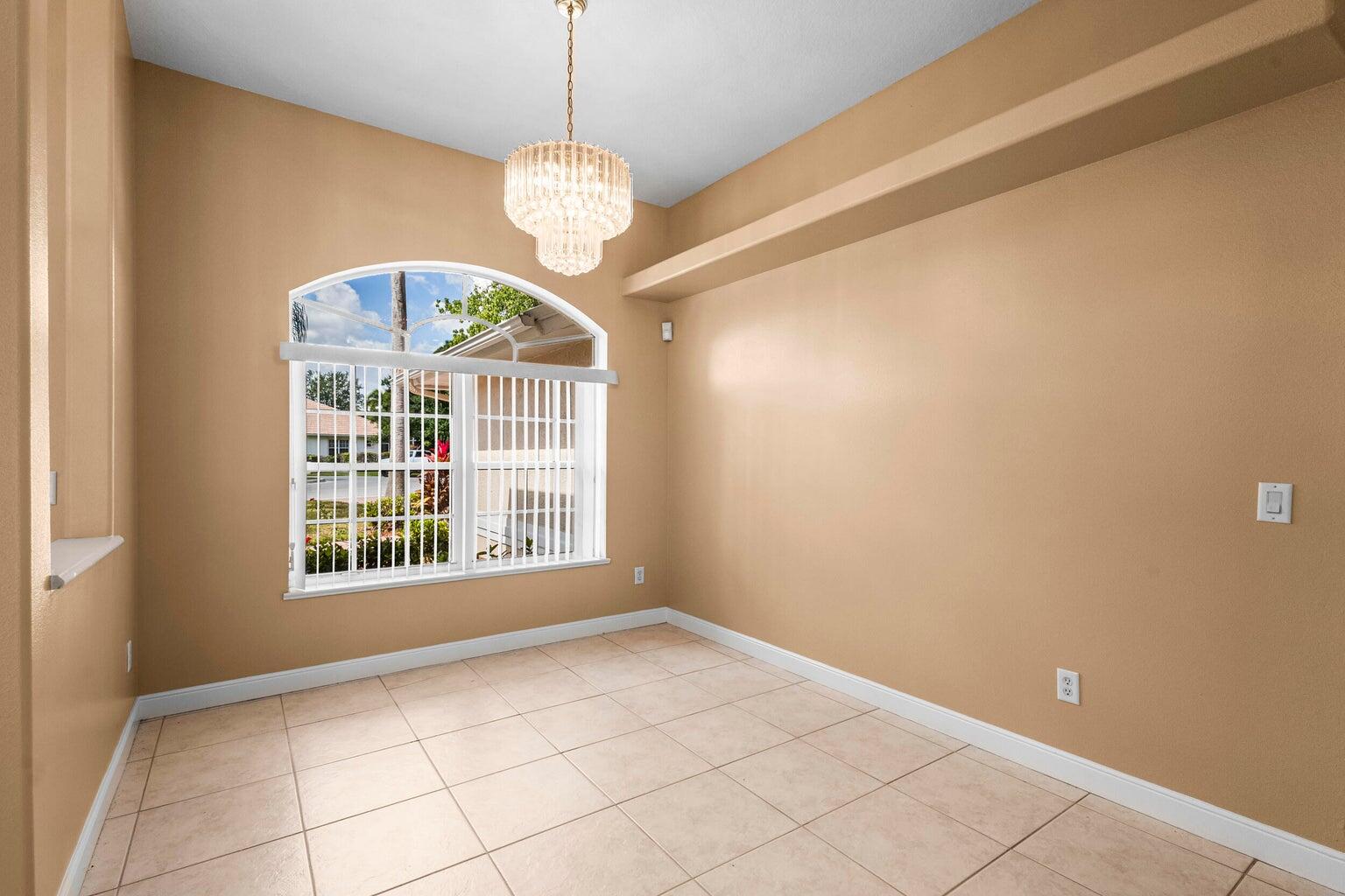 COUNTRY CLUB POINTE - Residential