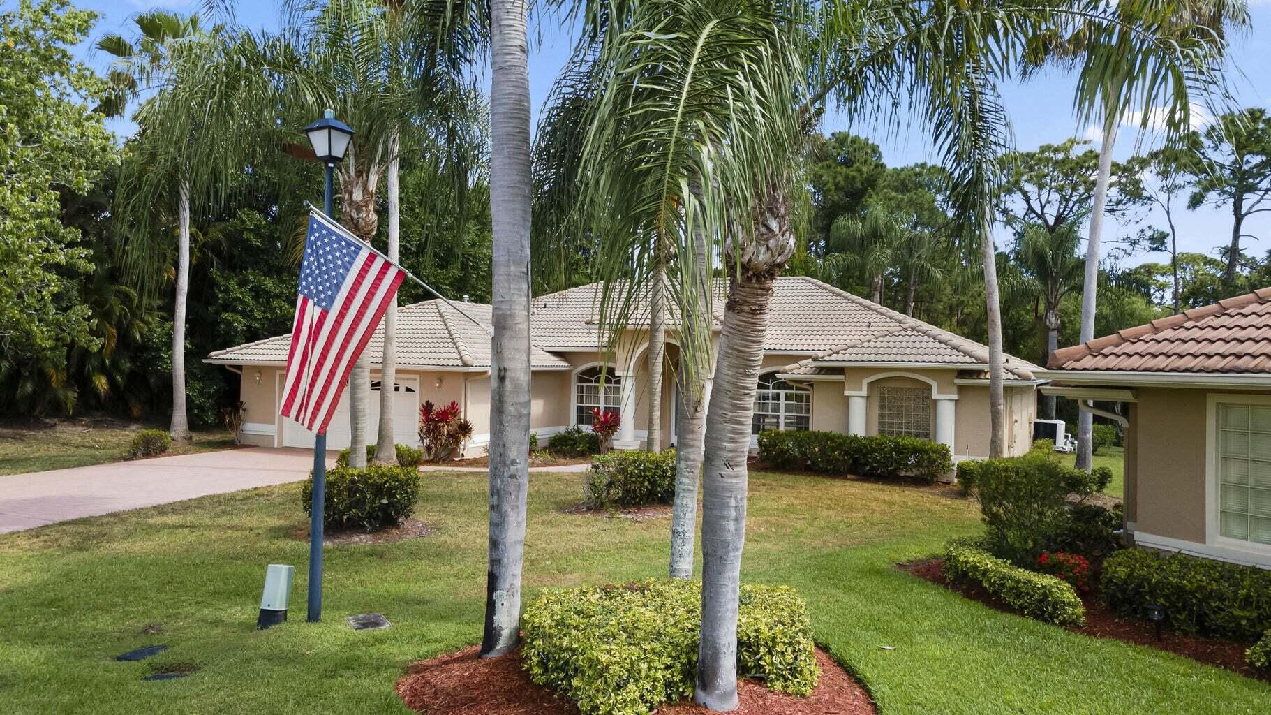 COUNTRY CLUB POINTE - Residential