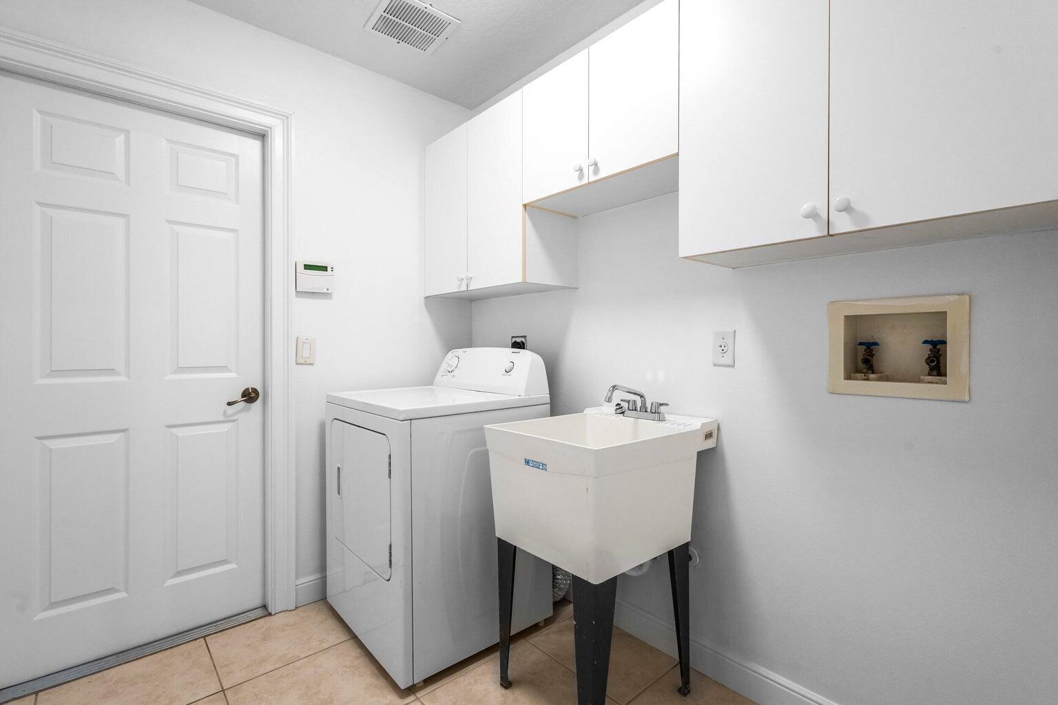 COUNTRY CLUB POINTE - Residential