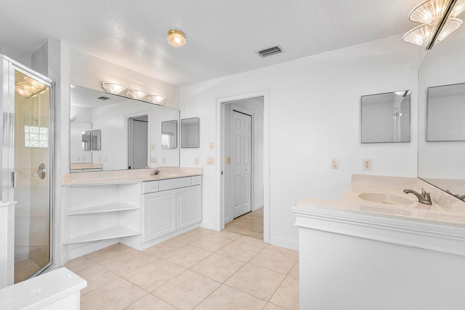 COUNTRY CLUB POINTE - Residential