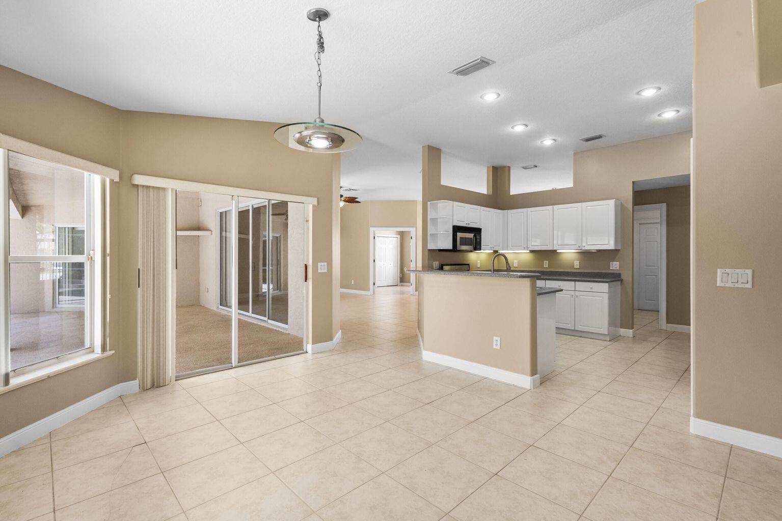 COUNTRY CLUB POINTE - Residential