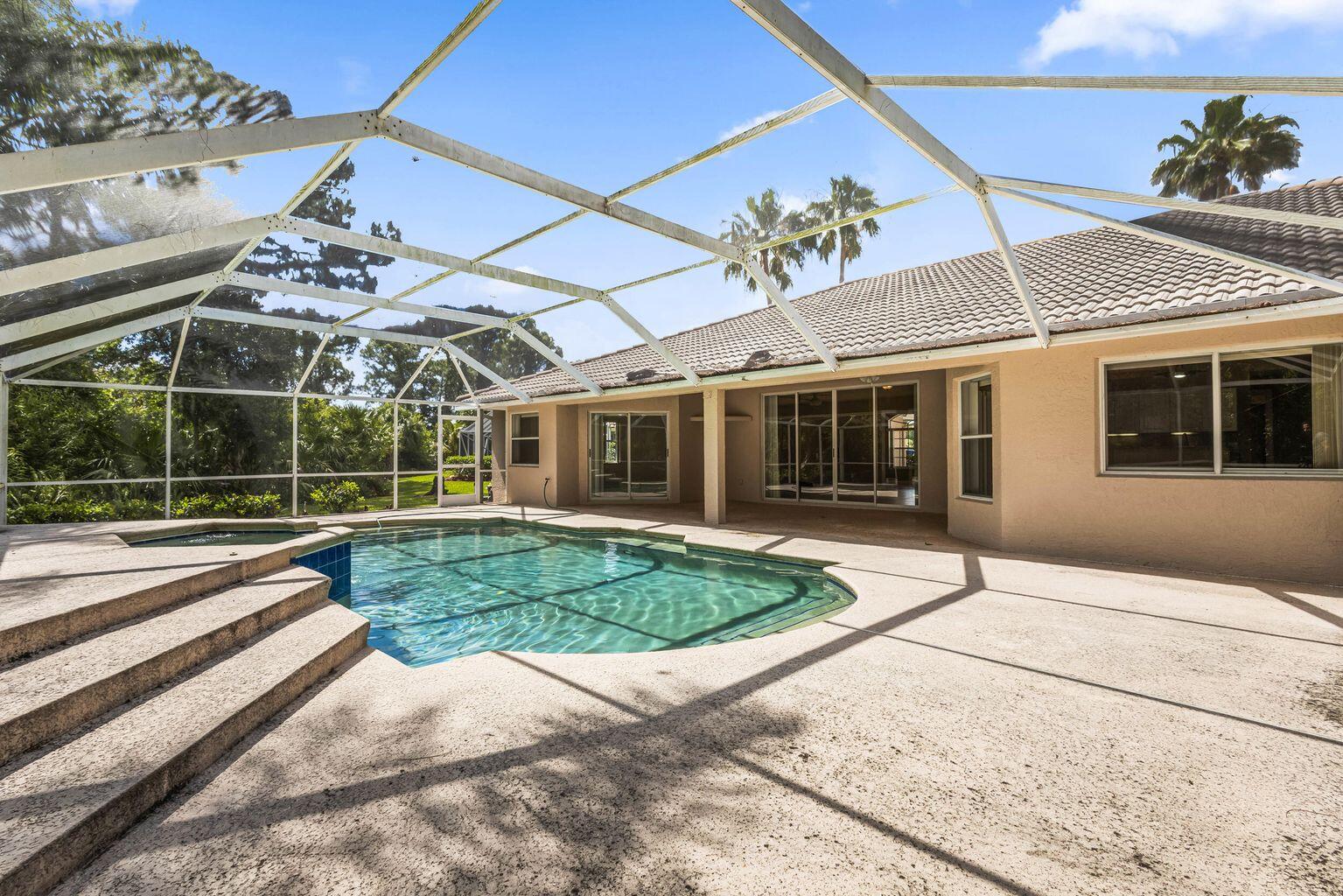 COUNTRY CLUB POINTE - Residential