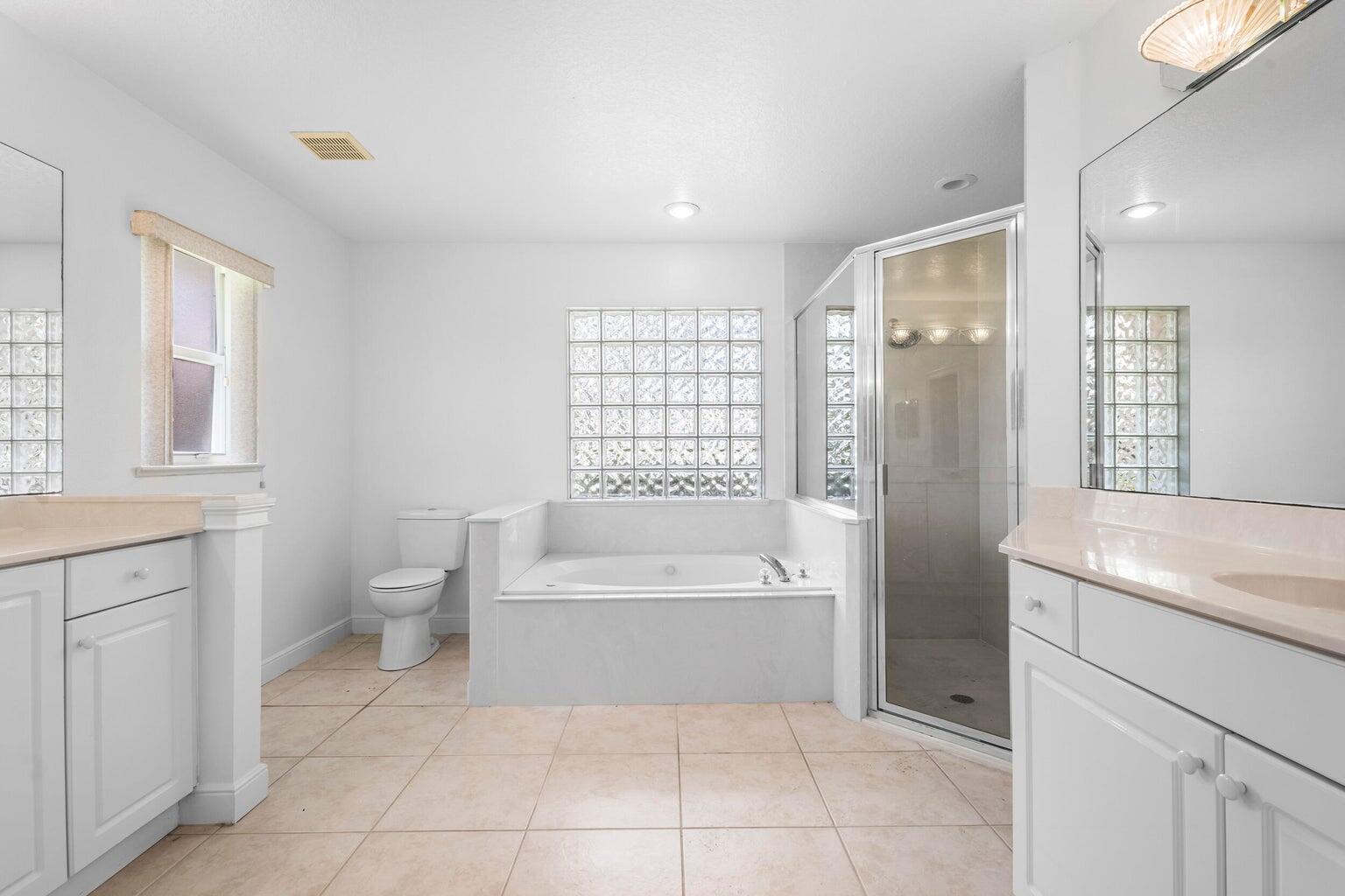 COUNTRY CLUB POINTE - Residential