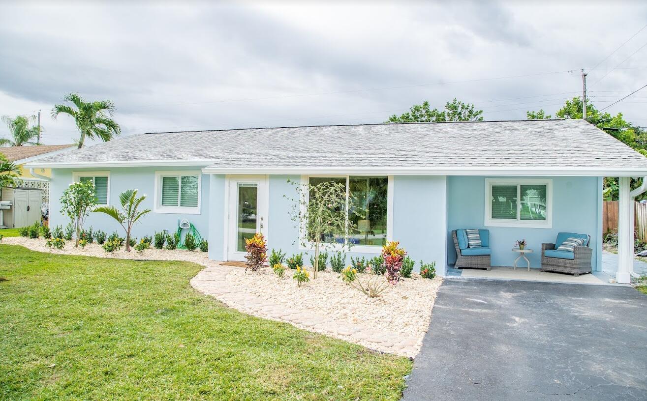 Available for an annual rate of $5000/mo or for high season rate of $9000/mo. This lovely ranch-style split floor plan home was recently renovated. It is a furnished 4 bedroom 3 bathroom (2 en-suite bathrooms) house featuring an oversized pool, lush landscaping complete with banana, mango and avocado trees and a fenced in backyard. Only a 5-minute drive to pristine beaches, fantastic local dining, and several shopping centers.