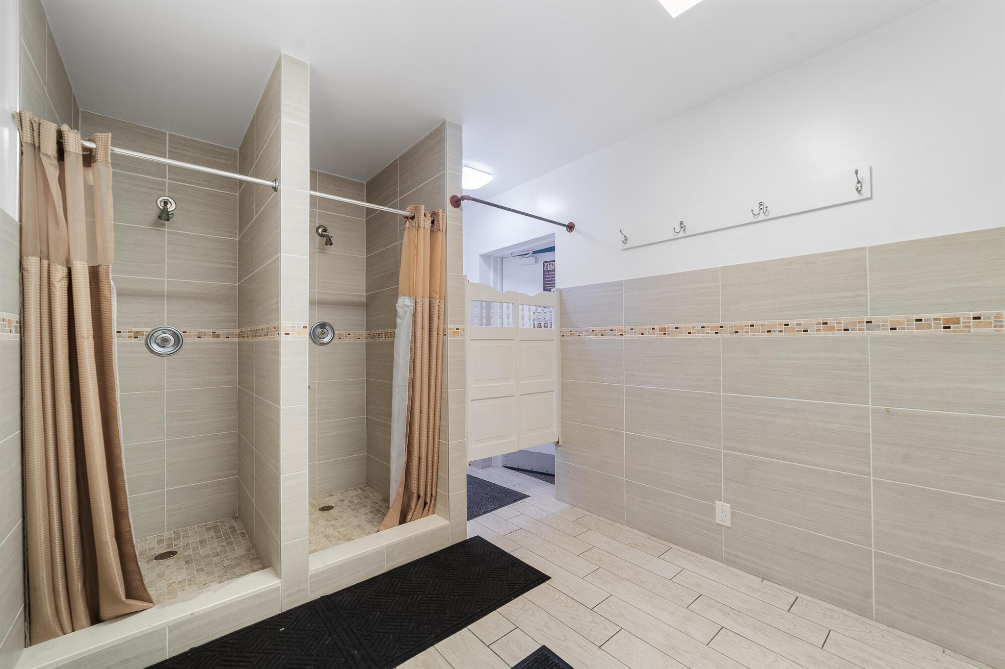 IMPERIAL POINT COLONNADES - Residential