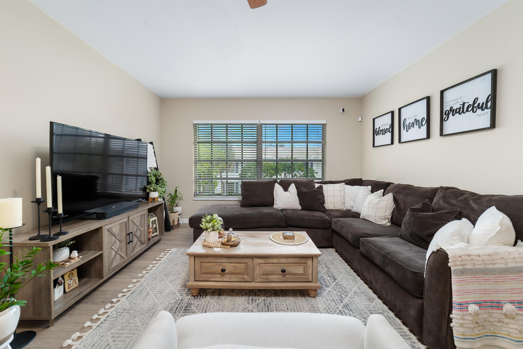 IMPERIAL POINT COLONNADES - Residential