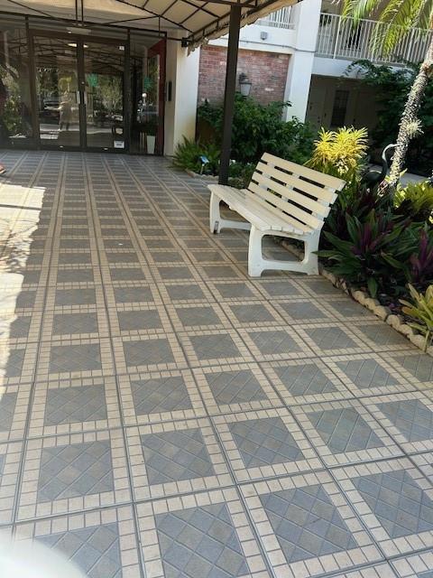 Beautiful annual garden apt for rent in Palm-Aire CC. unfurnished. No washer & dryer in unit (both outside in each floor) Close shops, Harra's Casino, 1-95, Turnpike. No pets. Water, sewer, trash, basic cable provided by the Assoc. community pool.