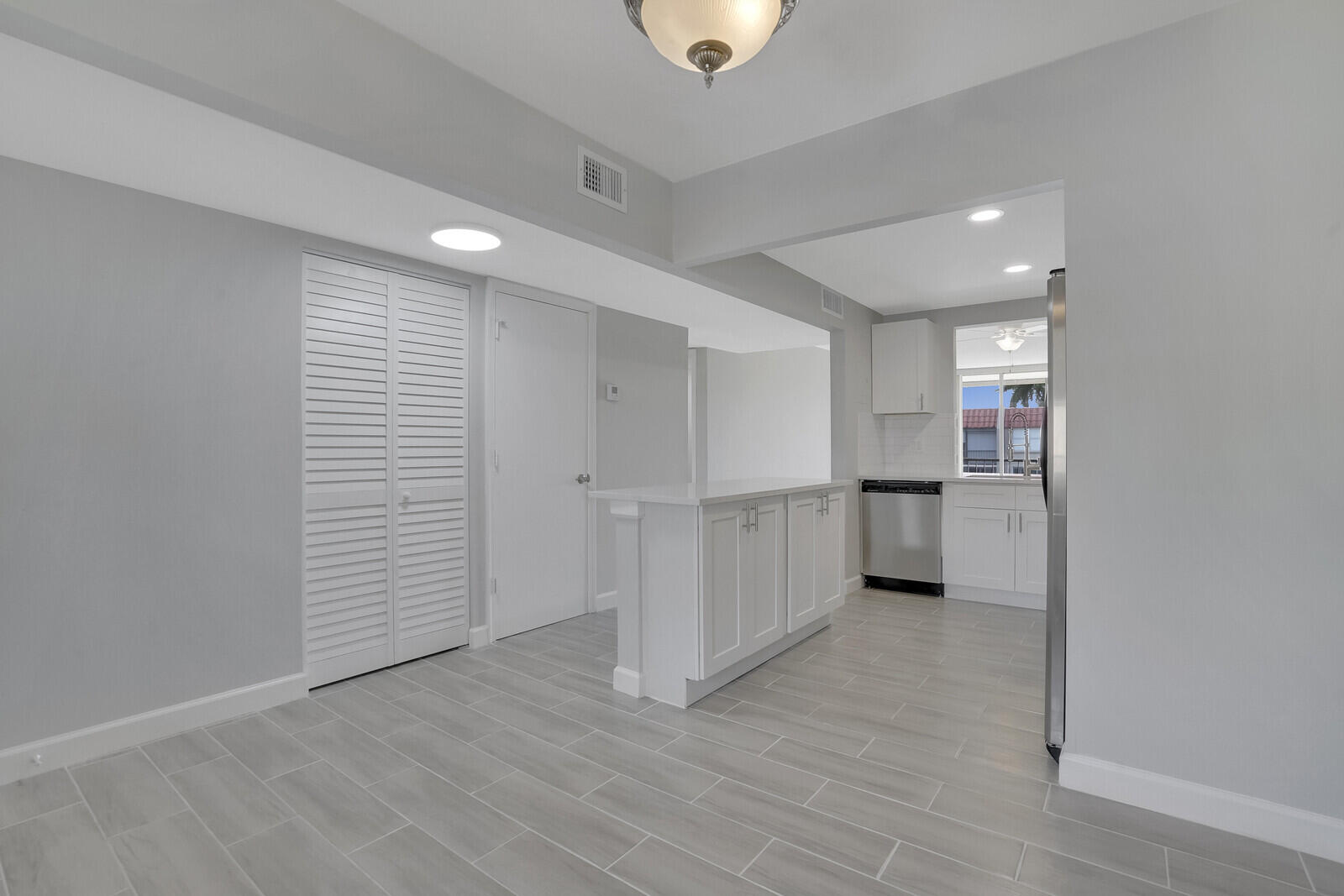 ISLAND CLUB ONE CONDO - Residential