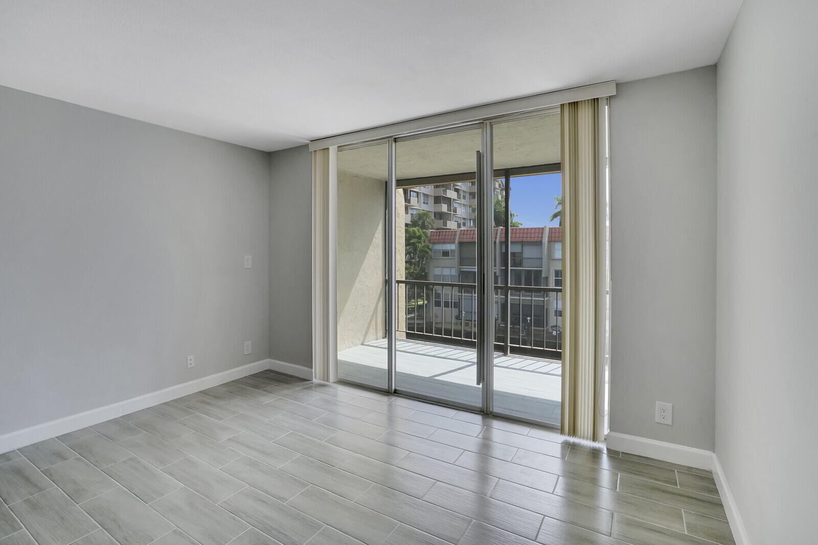 ISLAND CLUB ONE CONDO - Residential