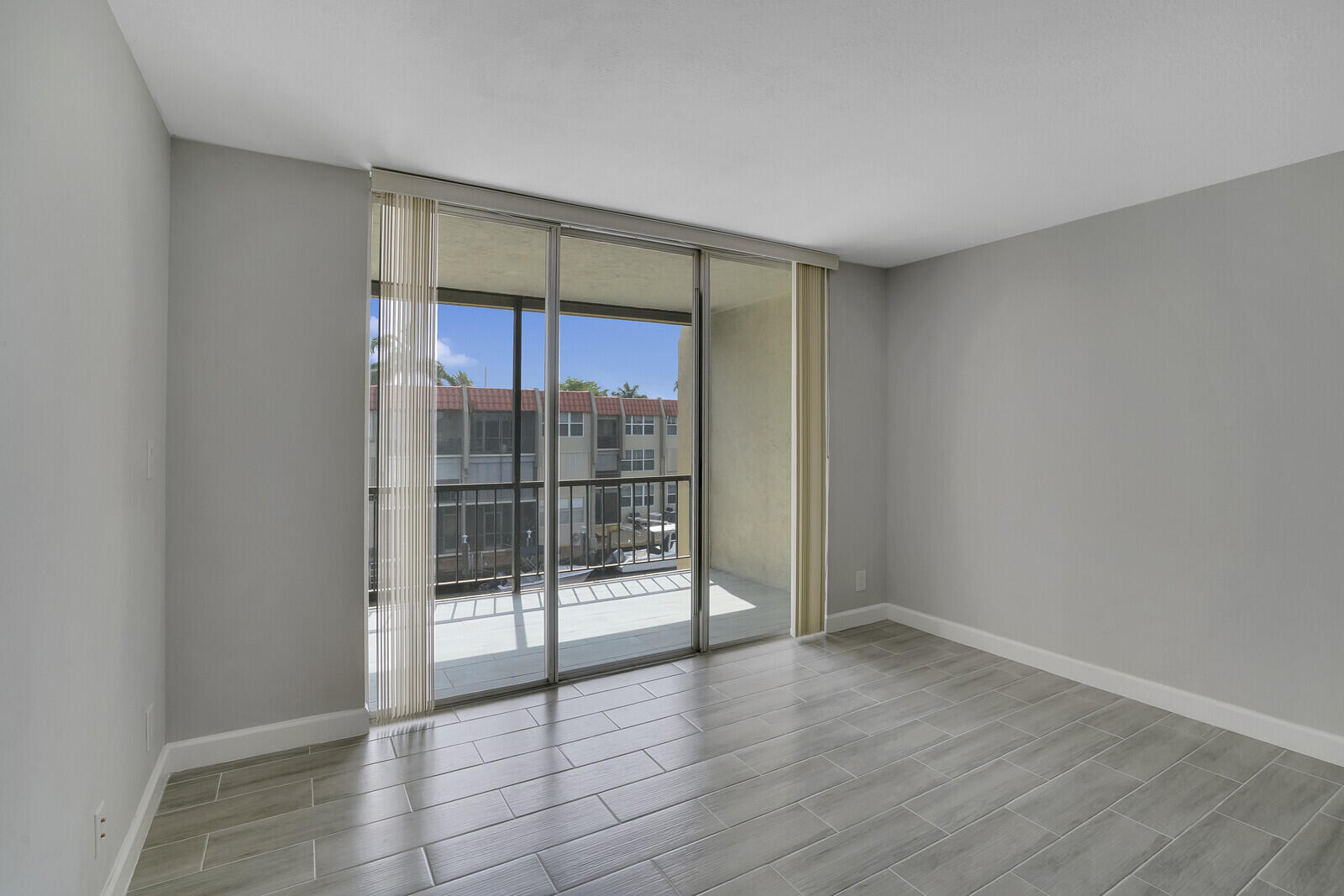 ISLAND CLUB ONE CONDO - Residential