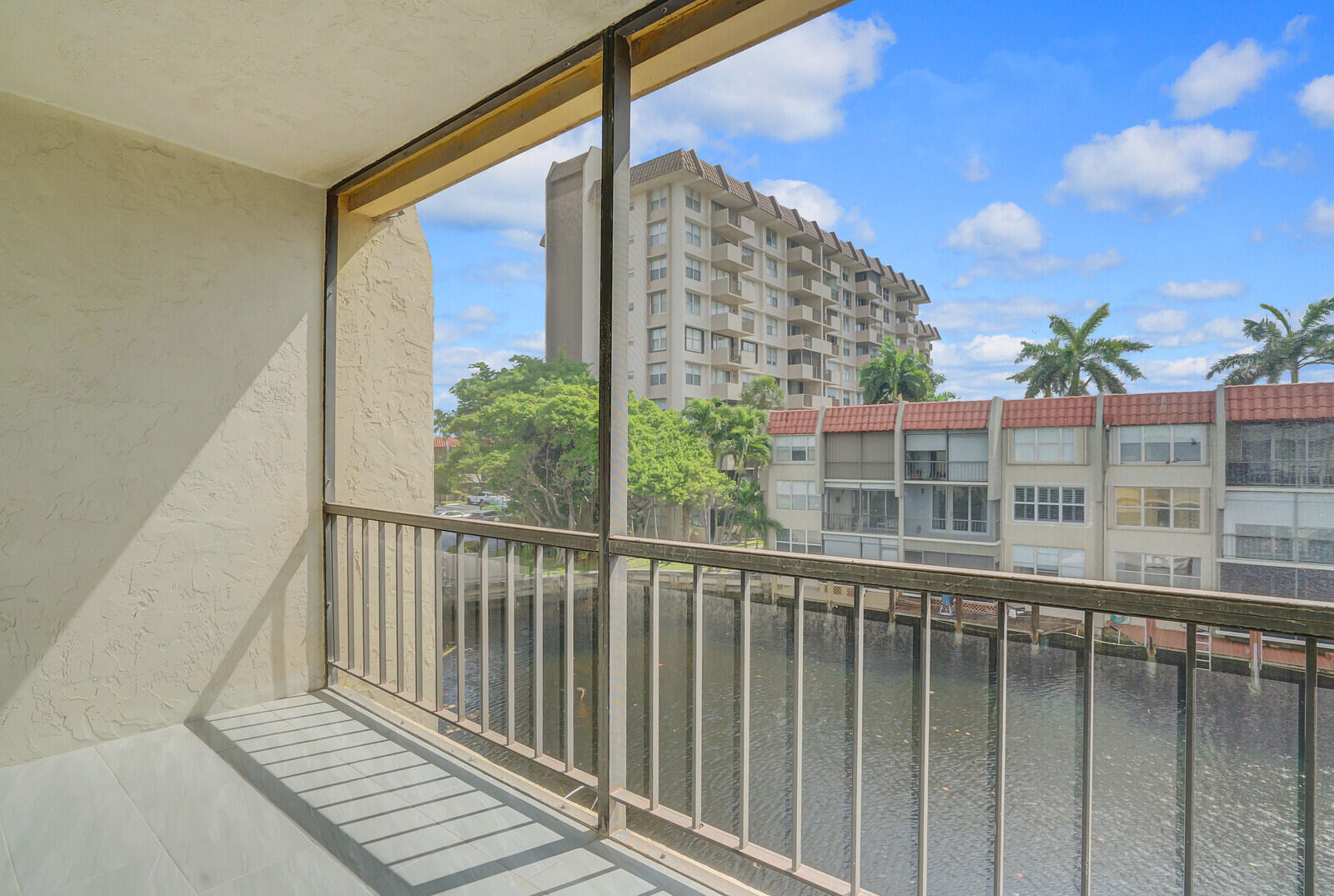 ISLAND CLUB ONE CONDO - Residential