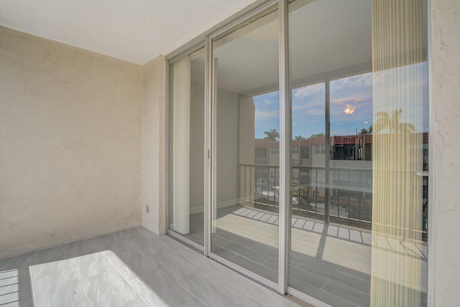 ISLAND CLUB ONE CONDO - Residential