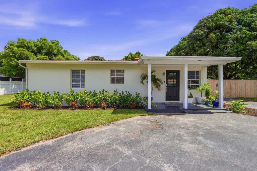 Photo of 1900 CARISSA Road, Lake Clarke Shores, FL 33406 (MLS # B26058539)