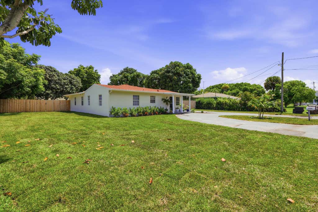 Photo of 1900 CARISSA Road, Lake Clarke Shores, FL 33406 (MLS # B26058539)