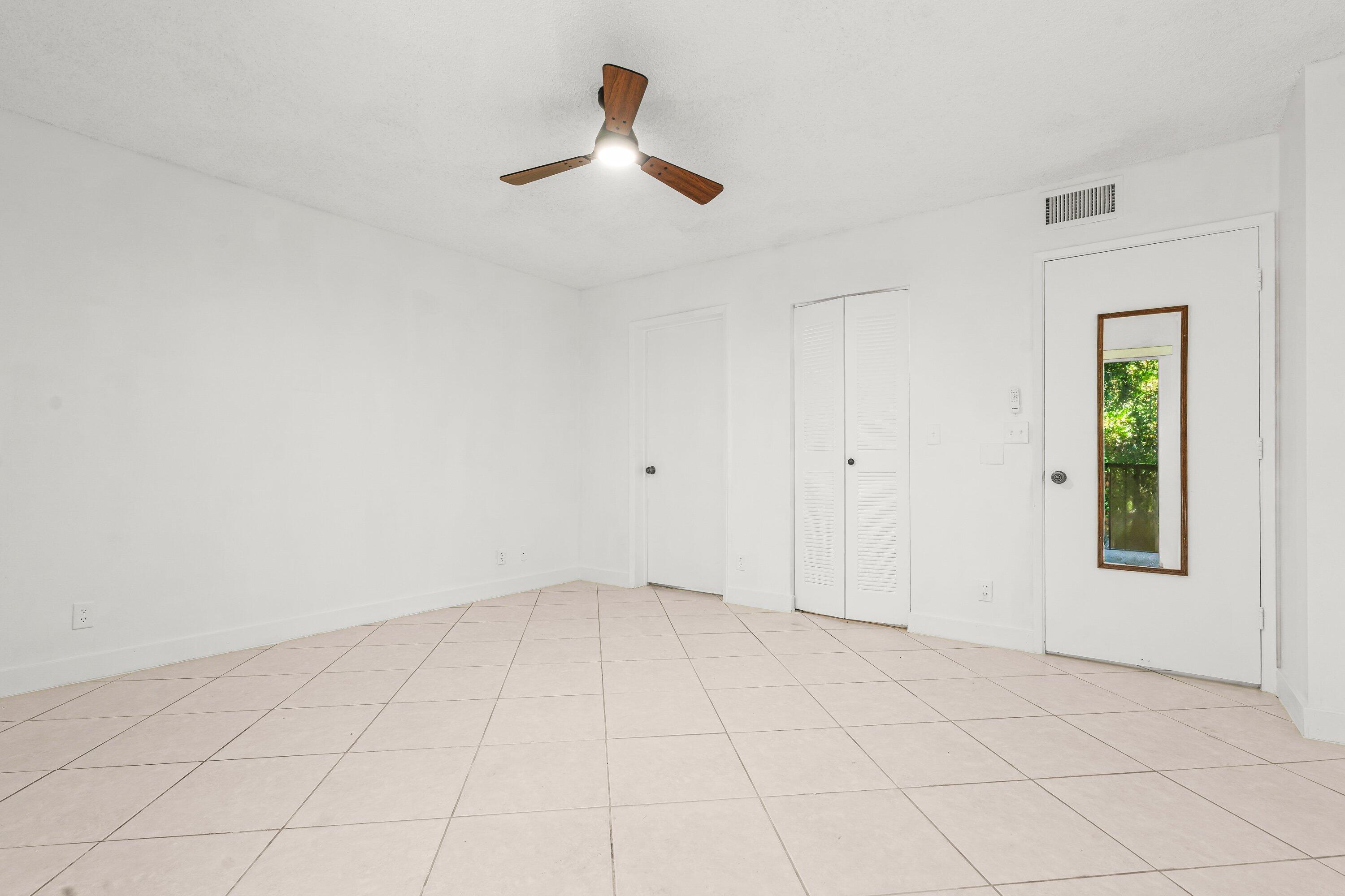 HUNTINGTON LAKES SEC FOUR CONDOS - Residential Lease