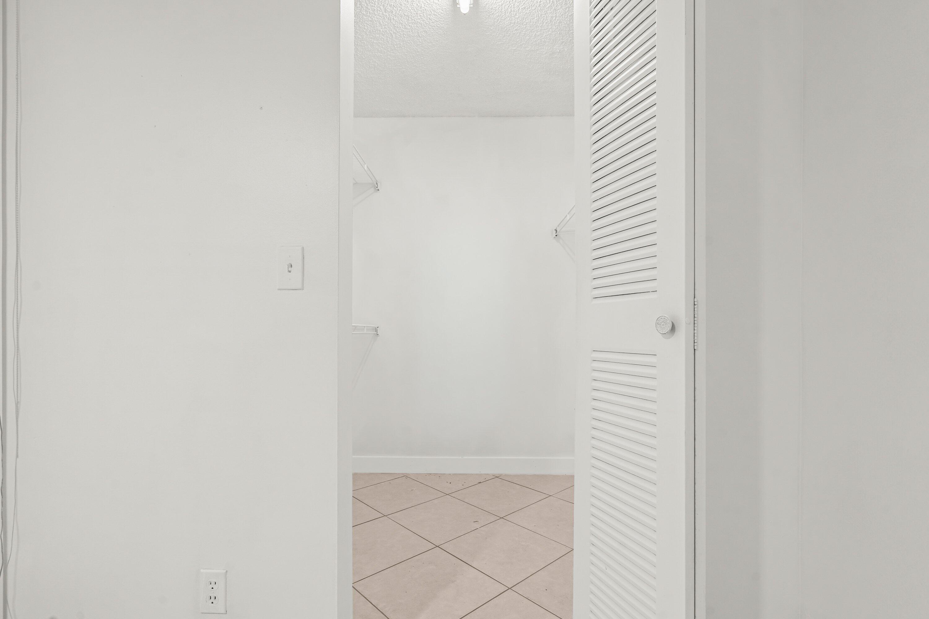 HUNTINGTON LAKES SEC FOUR CONDOS - Residential Lease