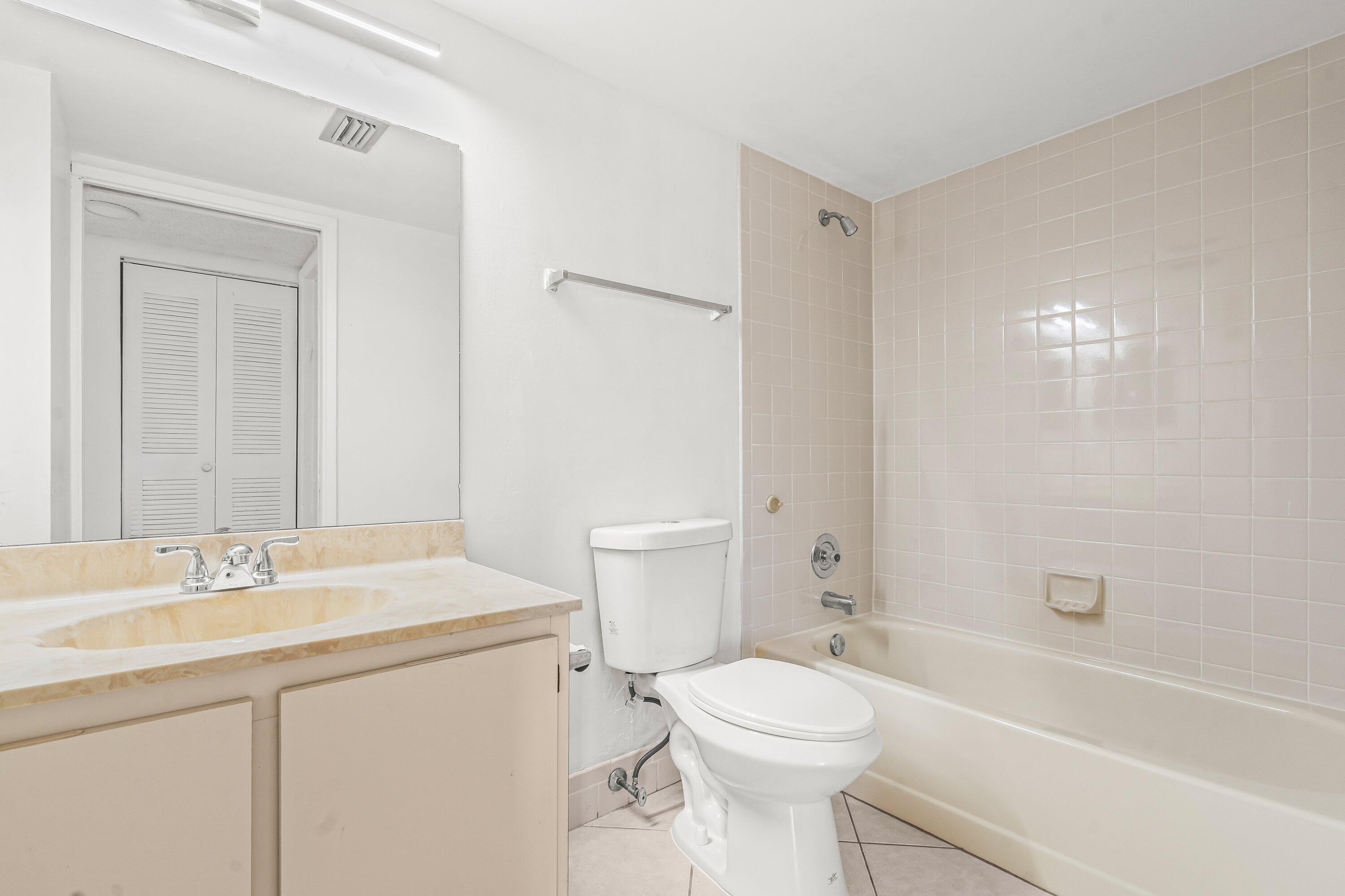 HUNTINGTON LAKES SEC FOUR CONDOS - Residential Lease