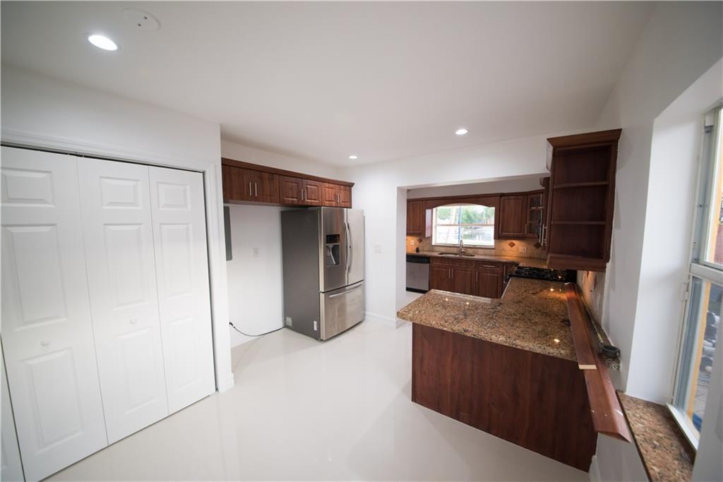 Foster & Sanchez Tr - Residential