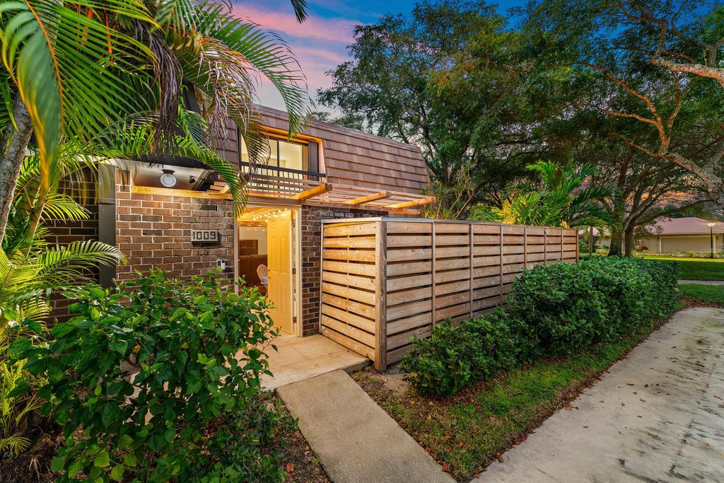 Photo of 1009 10th Terrace, Palm Beach Gardens, FL 33418 (MLS # R10950977)