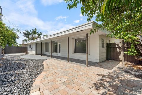 4460 NE 13th Ter Oakland Park FL 33334