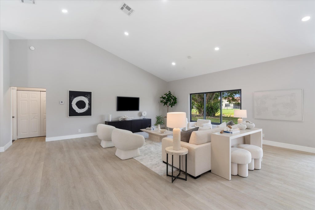 Photo of 9471 Sun Pointe Drive, Boynton Beach, FL 33437 (MLS # R11108186)