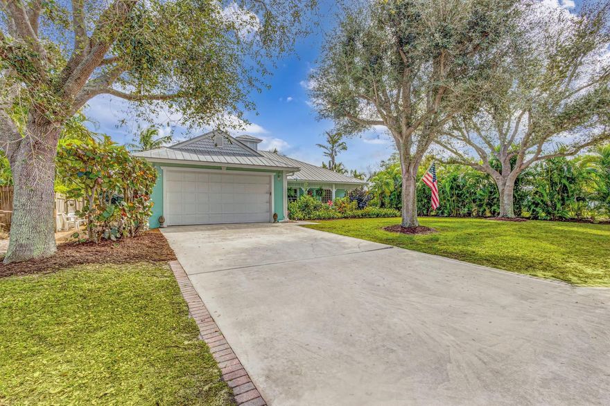 CHARMING KEY WEST STYLE HOME WITH HIGH CEILINGS AND DOORWAYS.THE HOME IS 1/2 MILE TO BEACH.GROCERY STORES ARE A FEW BLOCKS AWAY,,TENNIS,BASKETBALL AND RAQUET BALL COURTS AND BALLPARK ARE 5 HOMES AWAY. JONATHAN DICKINSON PARK IS 3 MILES.HARBOURSIDE IS 7 MILES TO JUPITER AND HAS MANY RESTARAUNTS TO CHOOSE FROM MOVIE THEATER, BOATING AND GOLFING ALL NEARBY.PBG PREMIERE SHOPPING MALL IS 20 MINUTES.PBI INTERNATIONAL AIRPORT IS 30 MIN.ALL UTILITIES,CABLE AND ,WI-FI INCLUDED.NO HOA..JUST BRING  YOUR TOOTHBRUSH.