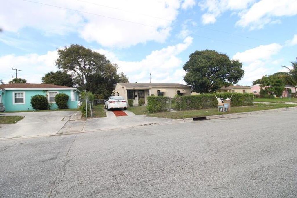 Photo of 376 W 15th Street, Riviera Beach, FL 33404 (MLS # R11063738)