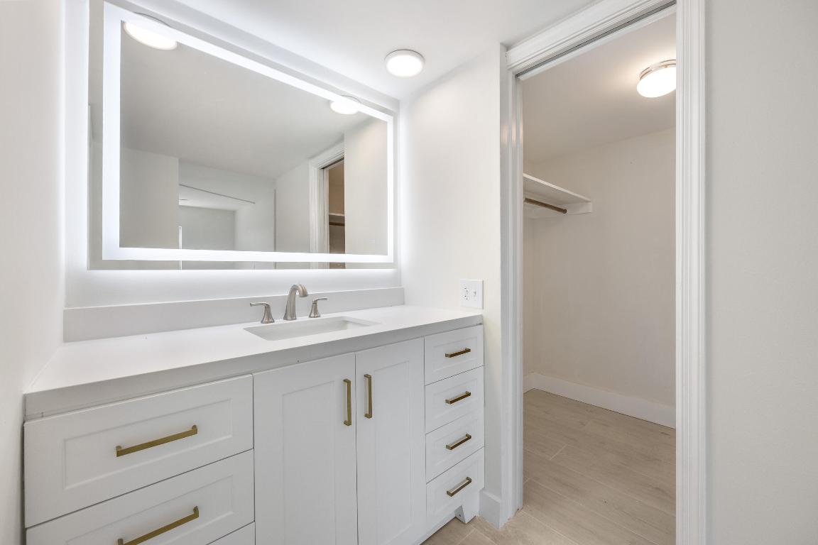 INNER CIRCLE CONDO - Residential