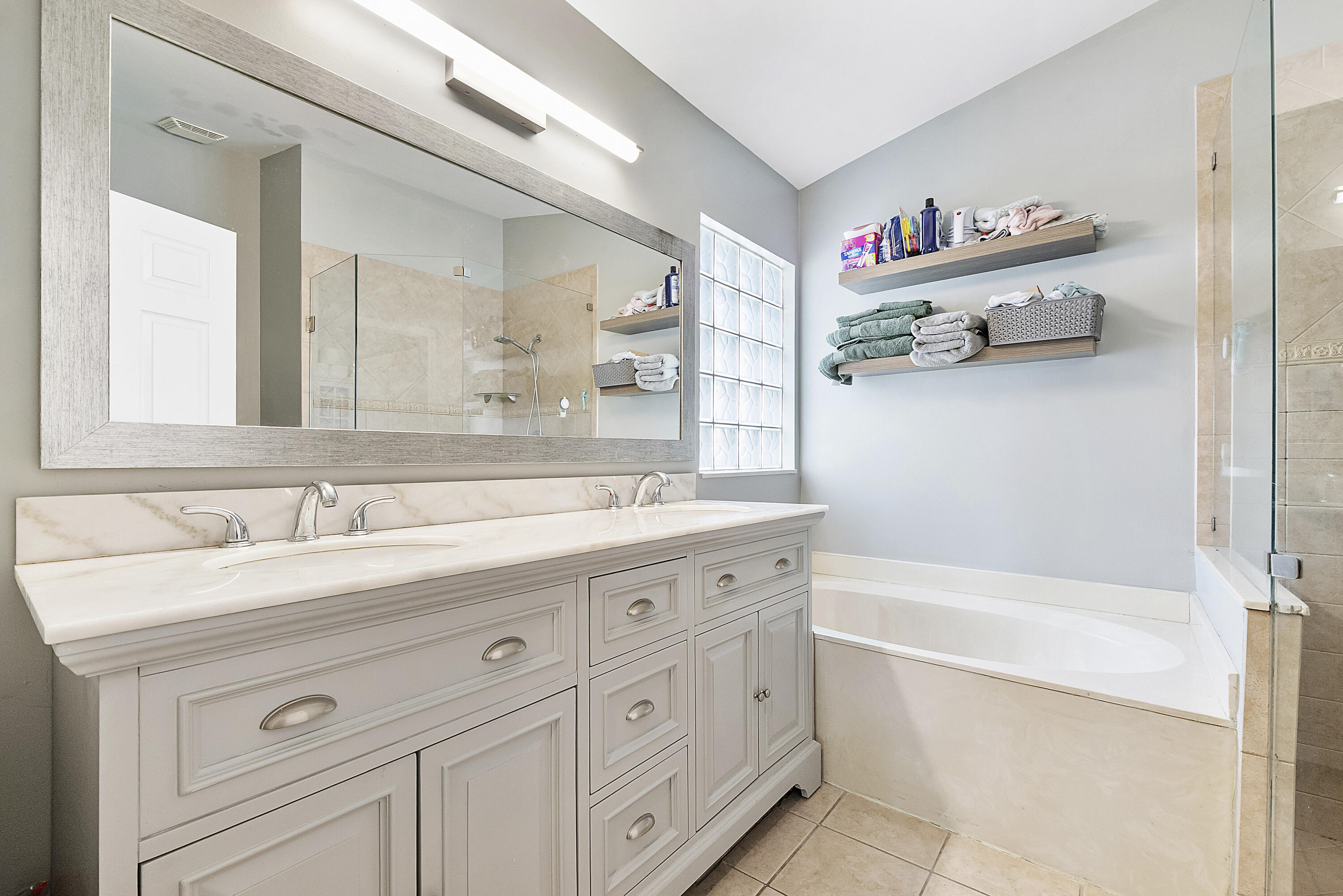 REGENCY LAKES AT COCONUT CREEK - Residential