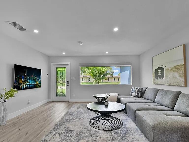 TROPIC PALMS 1 - Residential