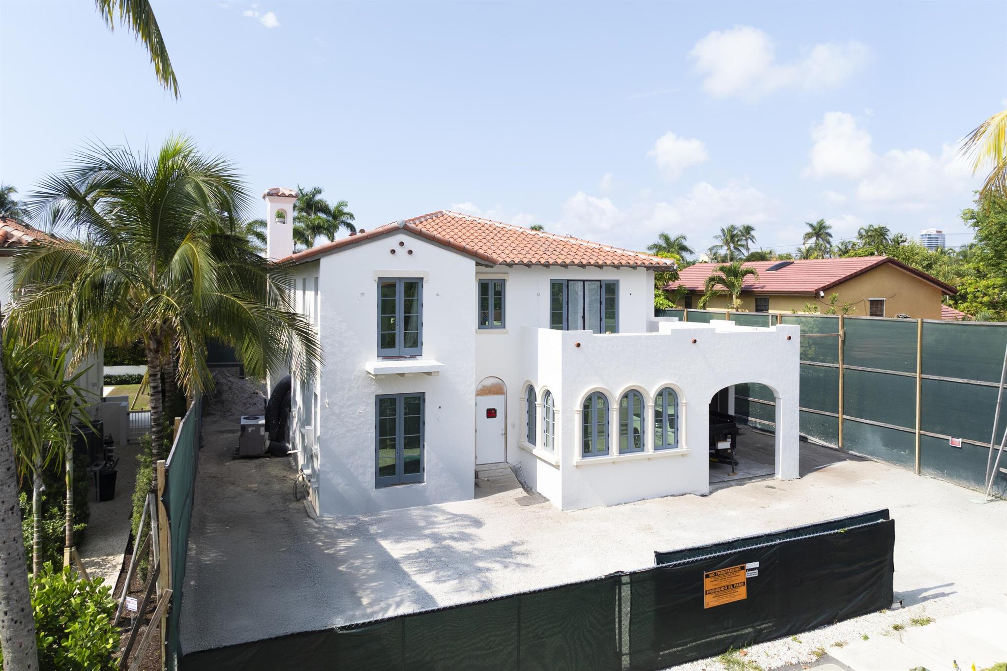 350 Seabreeze Avenue