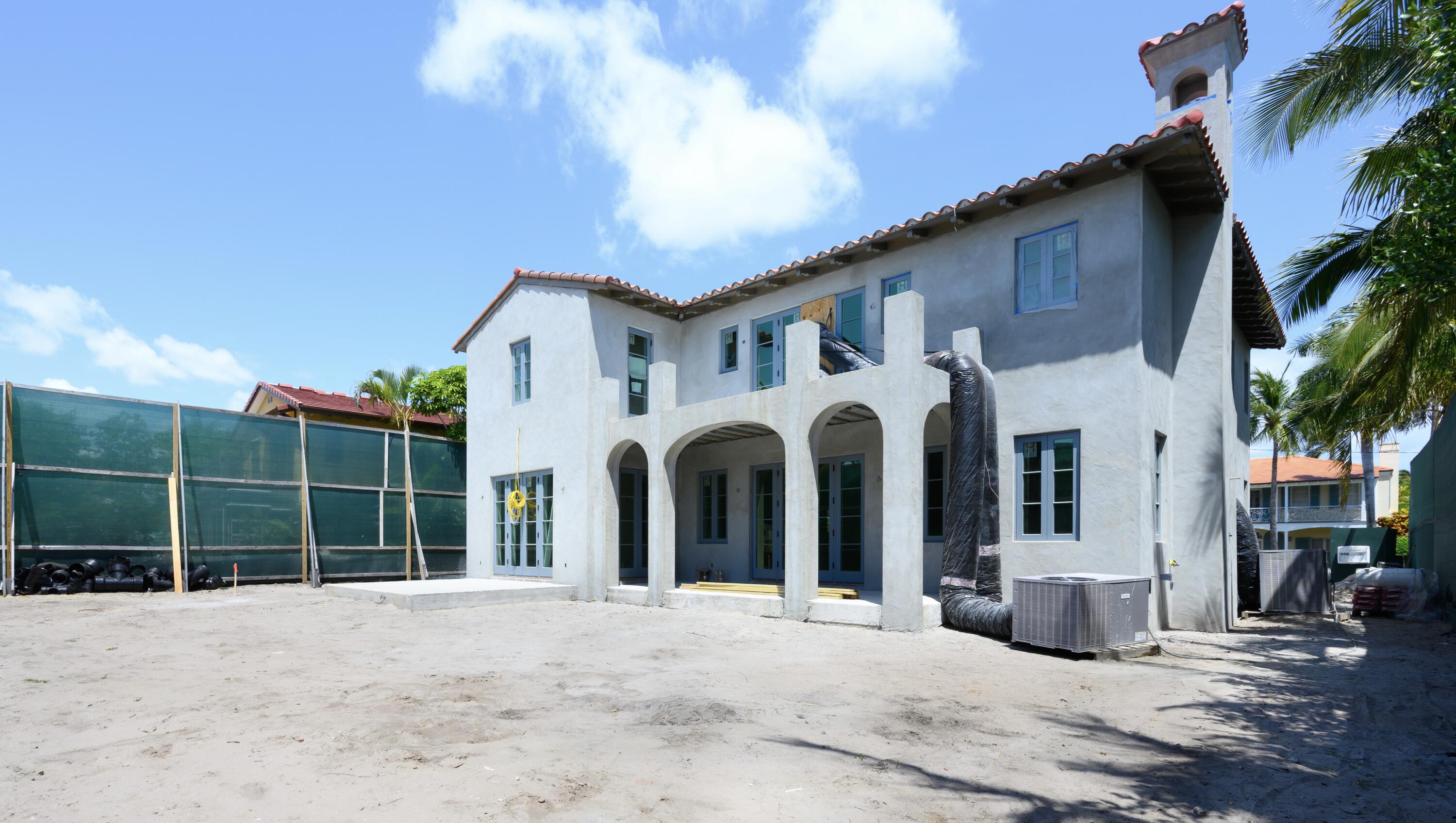 350 Seabreeze Avenue