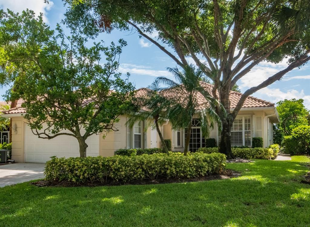 Photo of 438 Kelsey Park Drive, Palm Beach Gardens, FL 33410 (MLS # R10722284)
