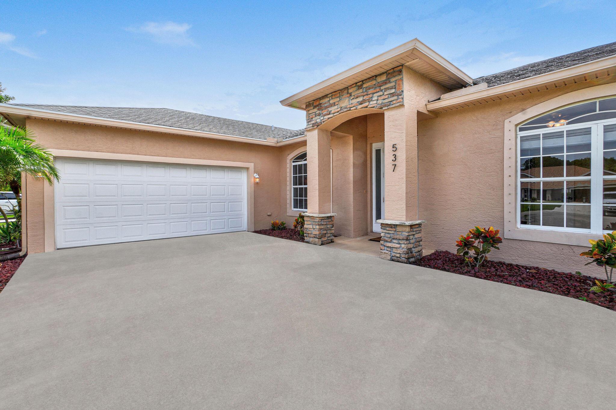 537 NW Turton Terrace, Port St Lucie, FL, 34983/$410,000 2 537 NW Turton Terrace