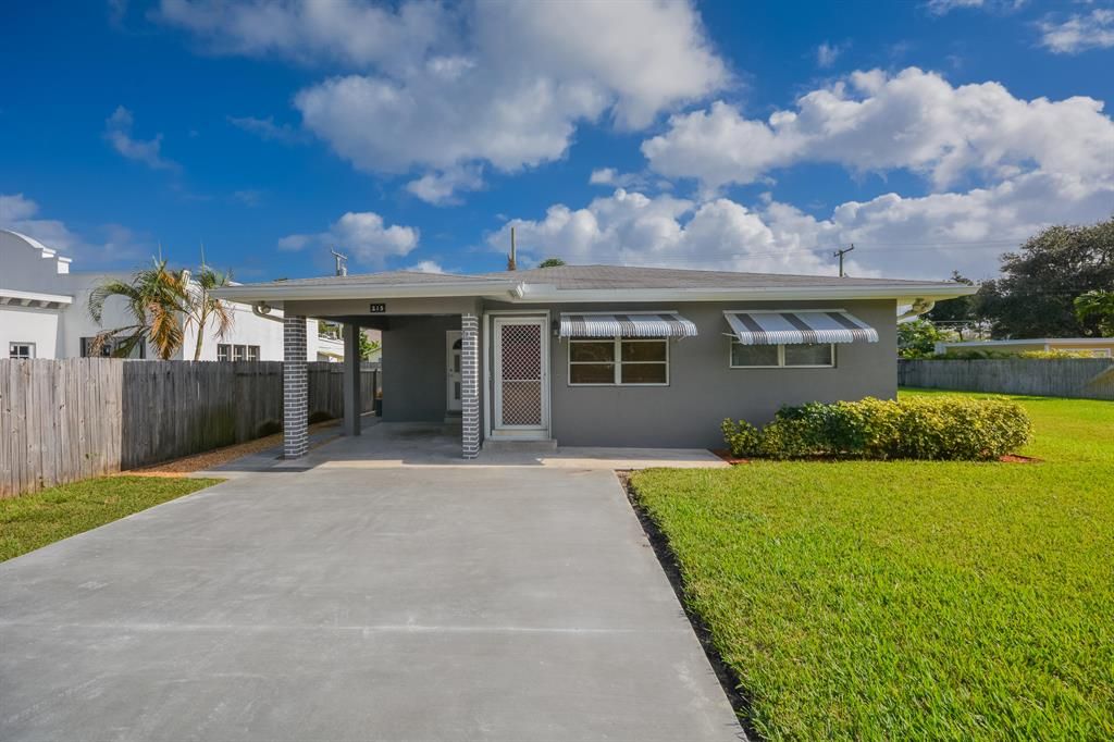 Photo of 215 SW 1st Avenue, Delray Beach, FL 33444 (MLS # R10736812)