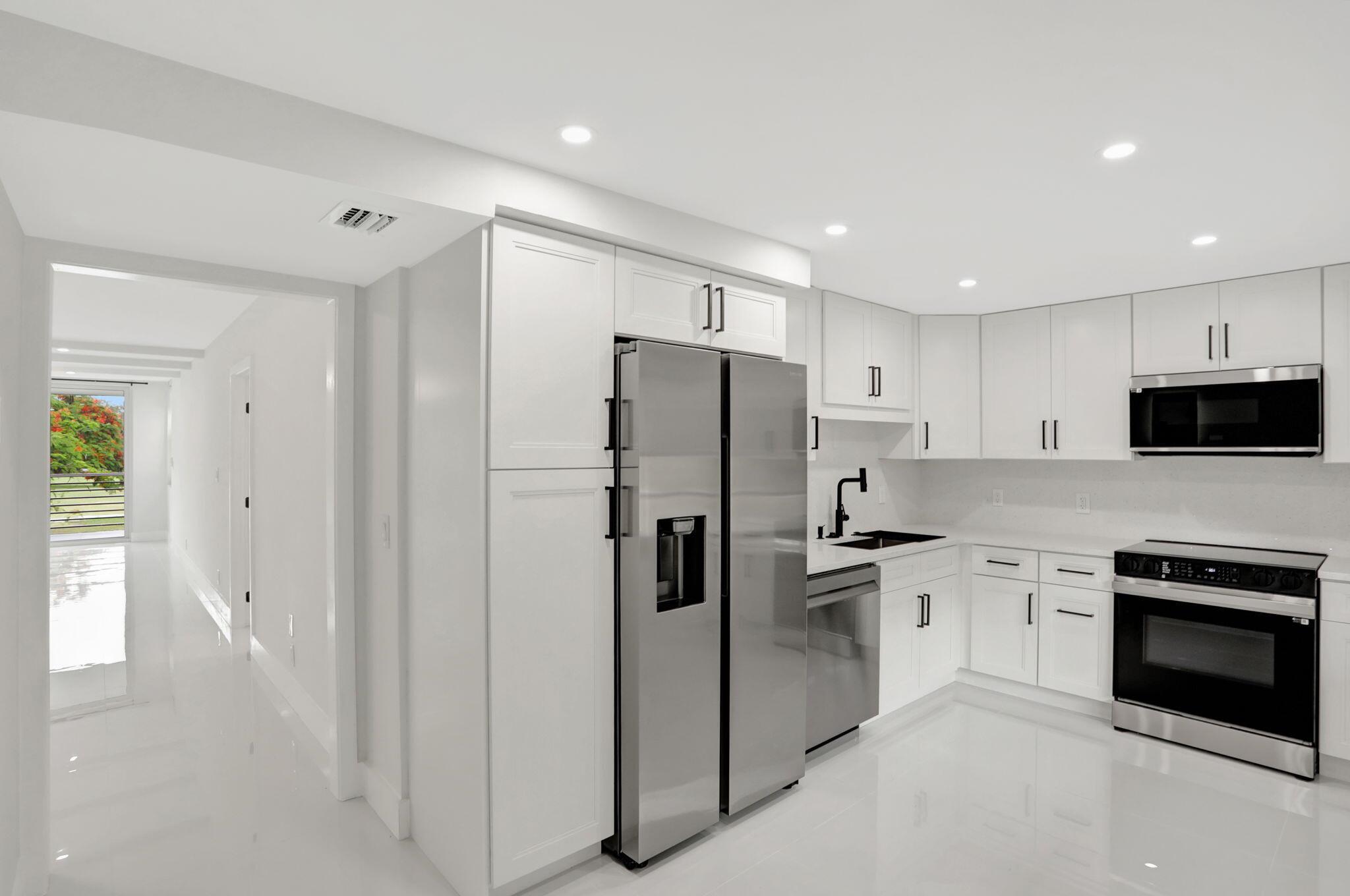 NO 115 PALM-AIRE COUNTRY - Residential