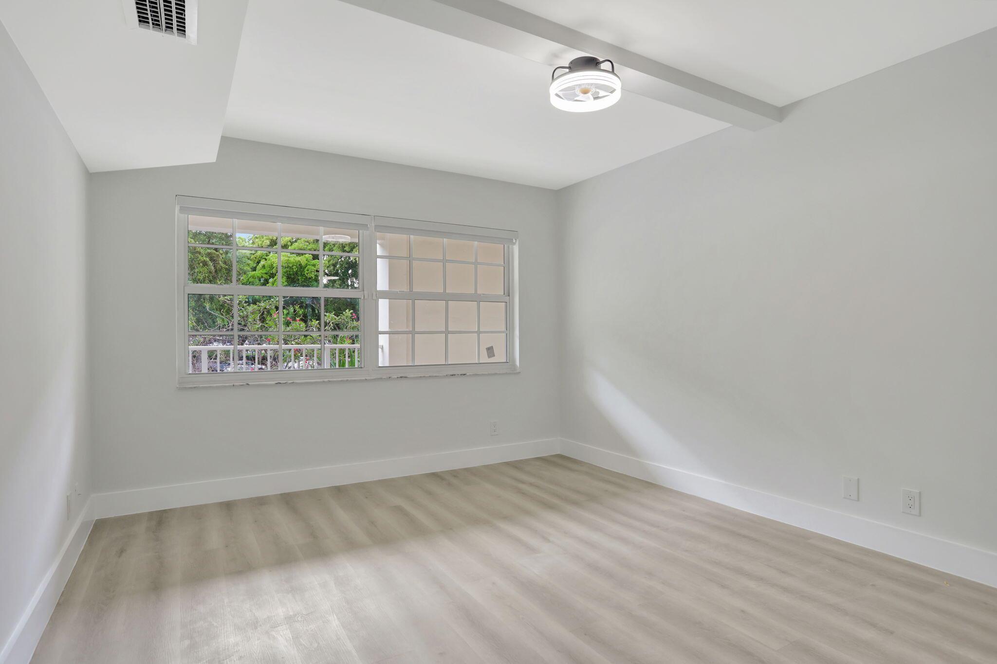 NO 115 PALM-AIRE COUNTRY - Residential