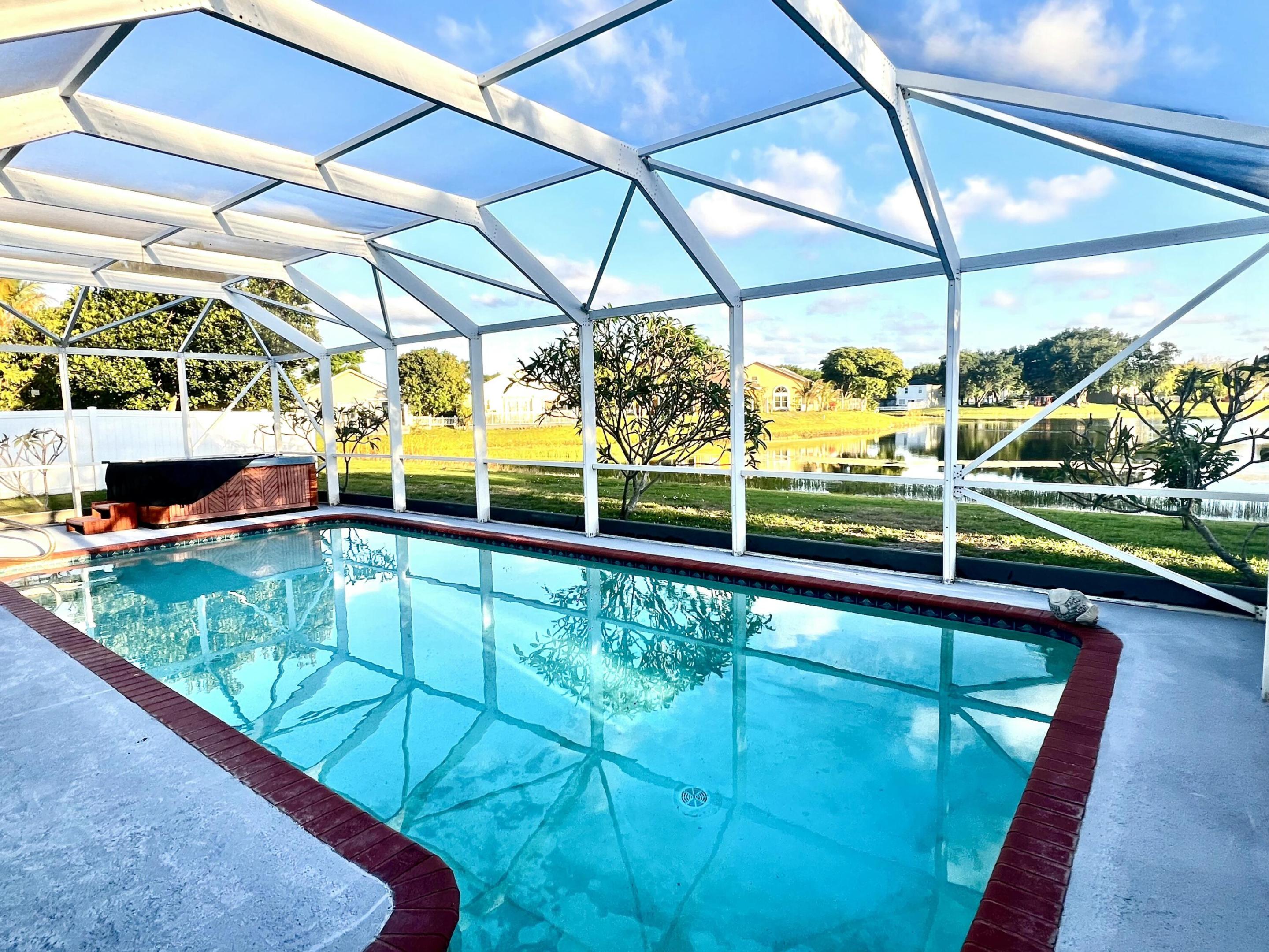 PALM CLUB WEST VILLAGE 2 - Residential