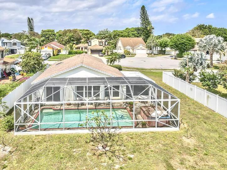 PALM CLUB WEST VILLAGE 2 - Residential