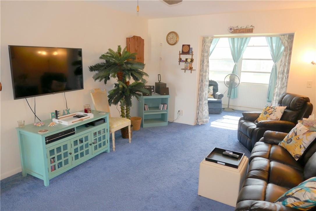 VILLAGE ROYALE ON GREEN - Residential