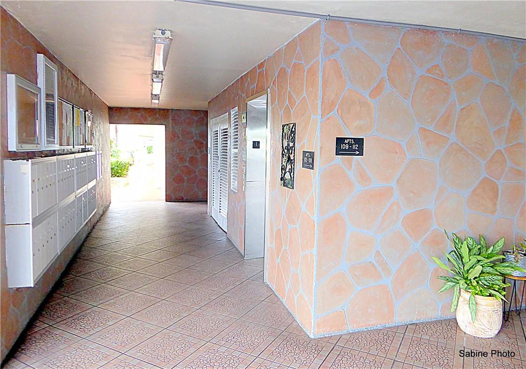 VILLAGE ROYALE ON GREEN - Residential
