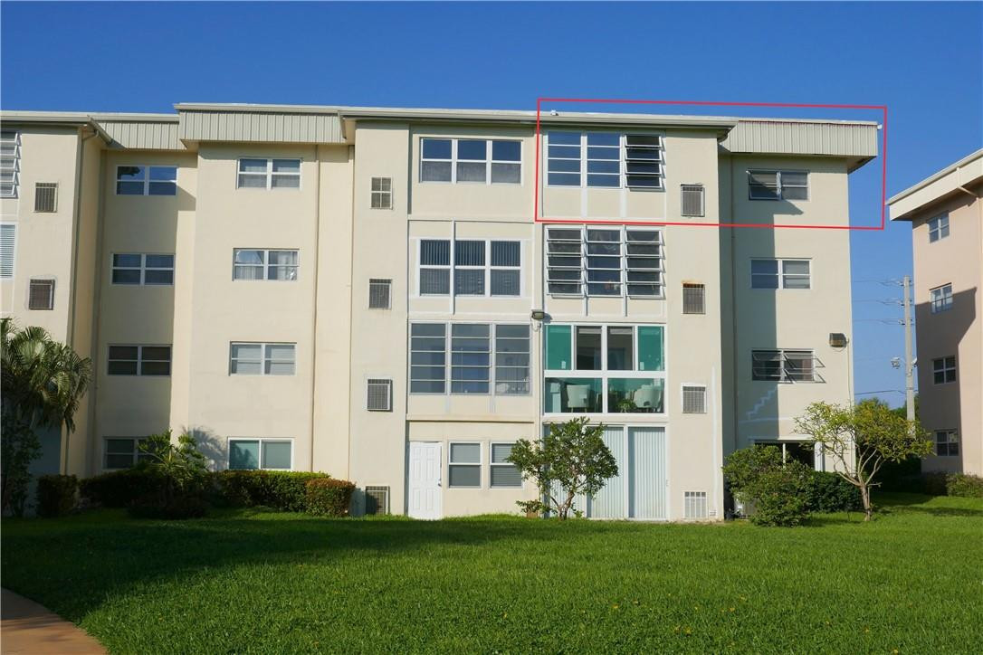 VILLAGE ROYALE ON GREEN - Residential